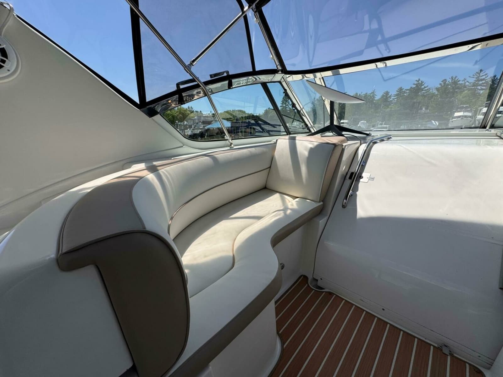 2002 Cruisers Yachts 4450 Express Motor Yacht - Photo 16