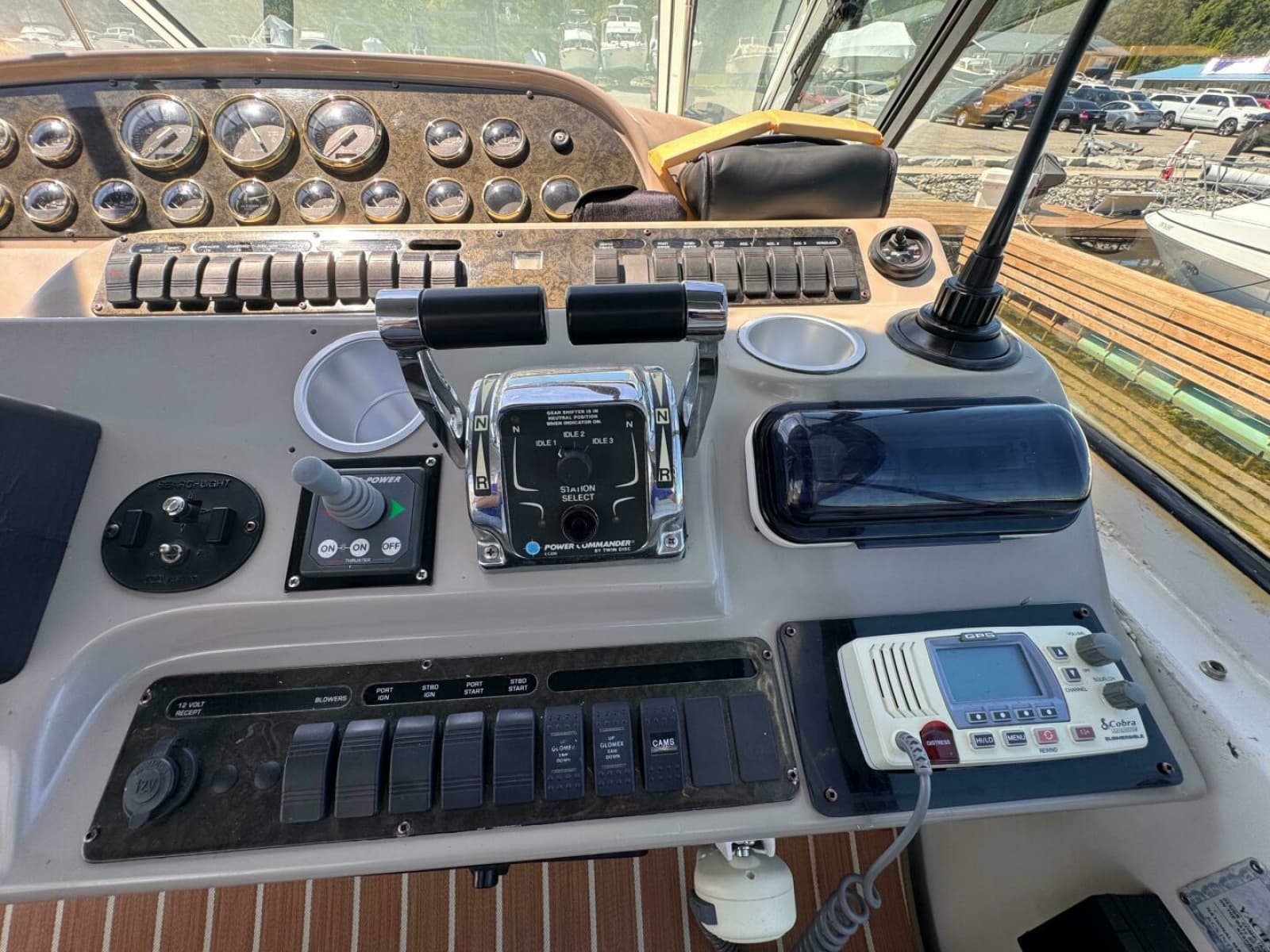 2002 Cruisers Yachts 4450 Express Motor Yacht - Photo 19