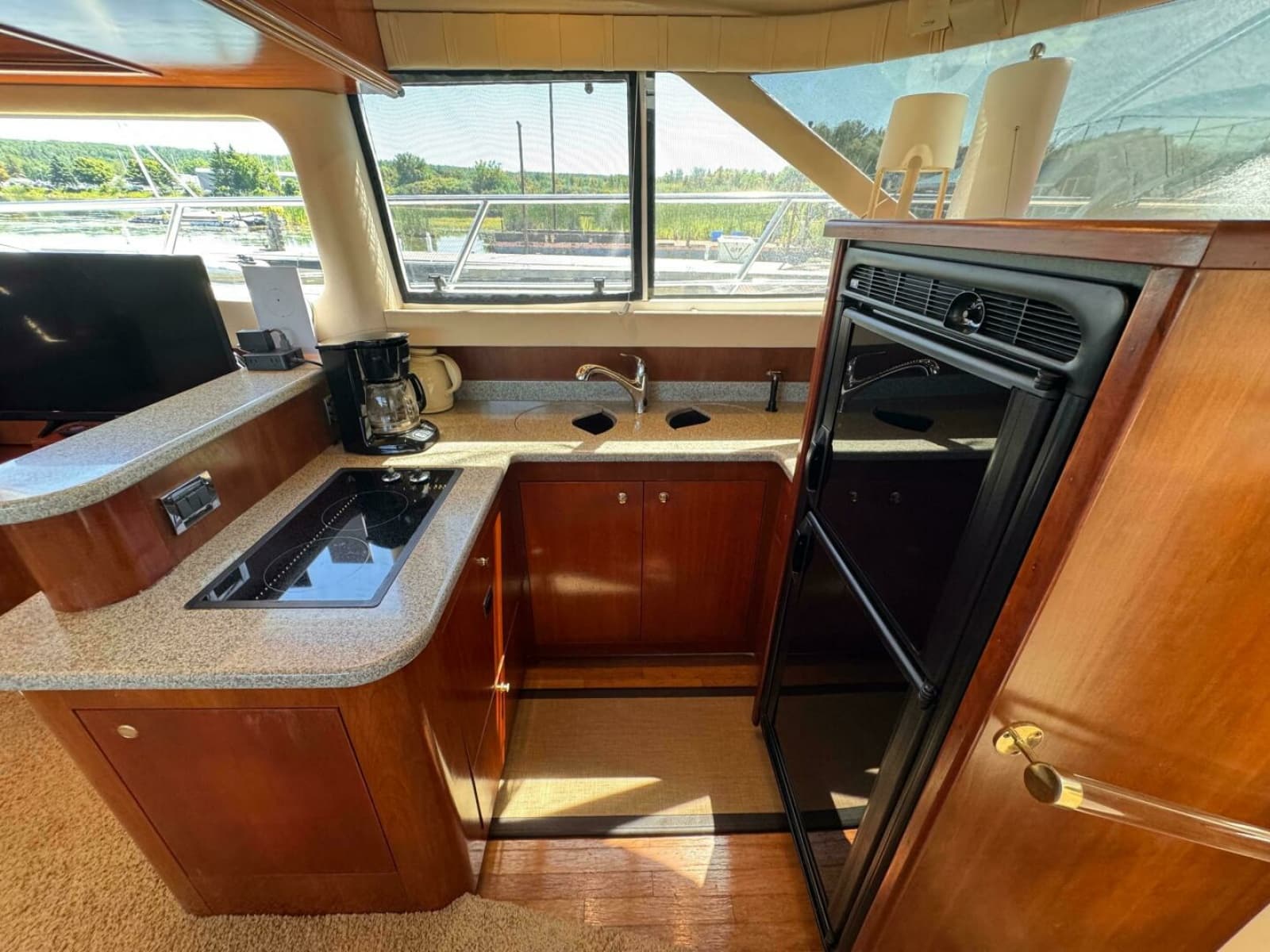 2002 Cruisers Yachts 4450 Express Motor Yacht - Photo 24