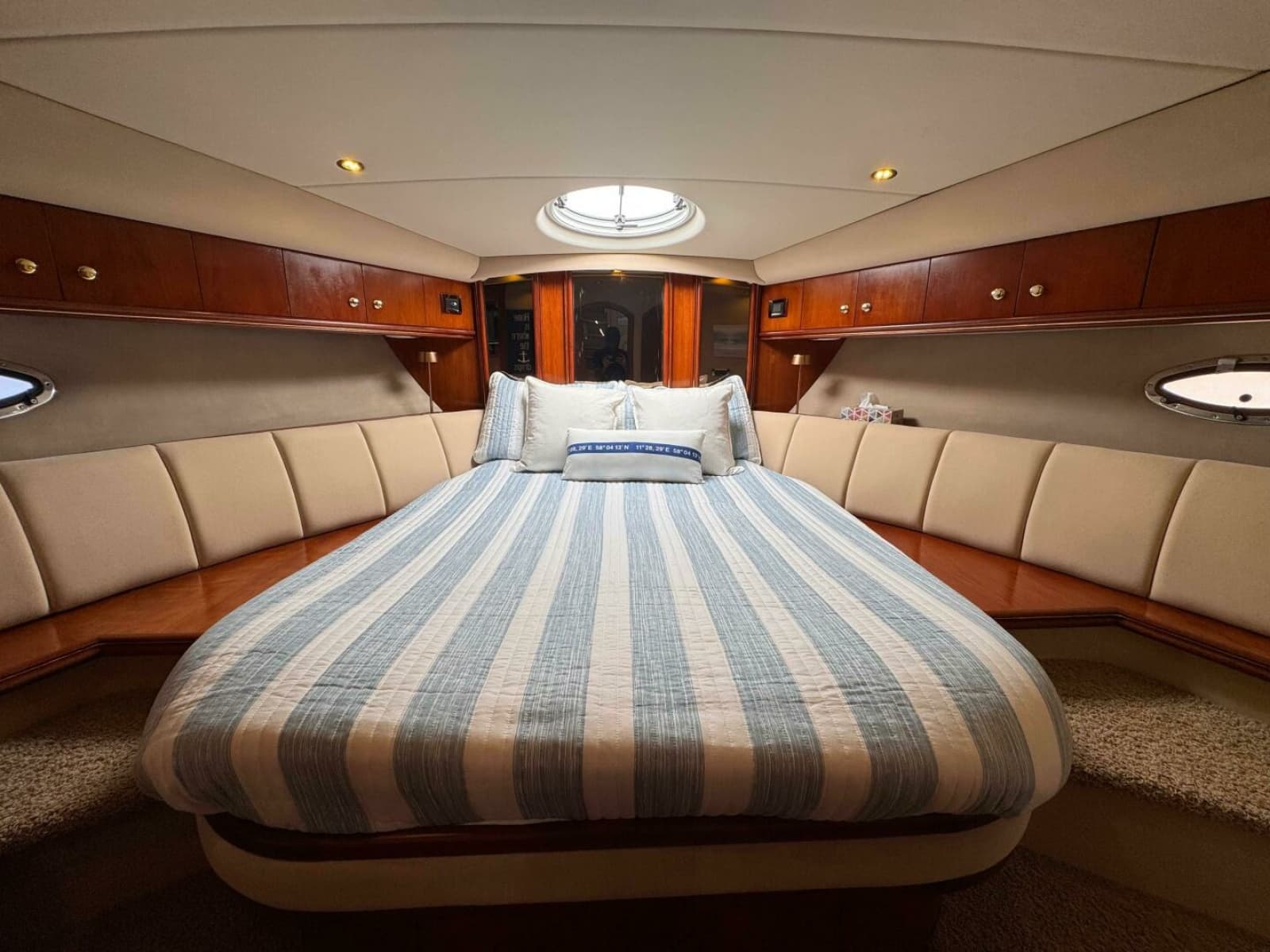 2002 Cruisers Yachts 4450 Express Motor Yacht - Photo 33