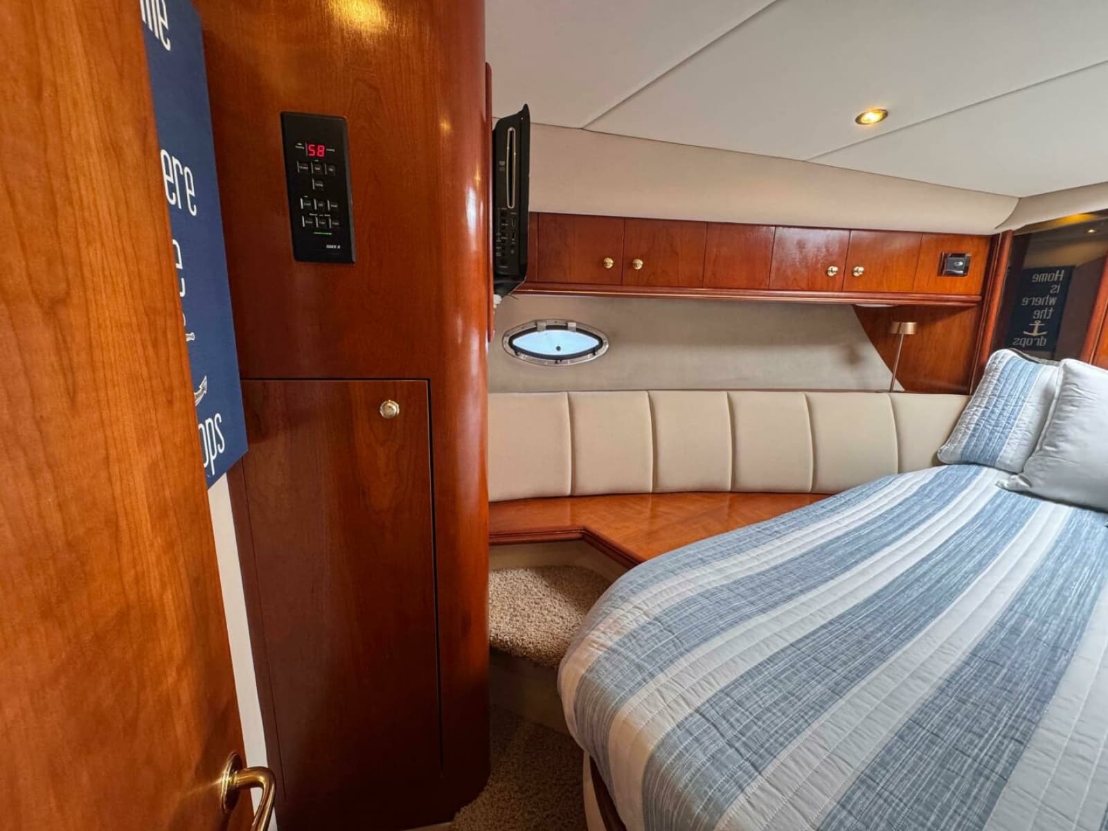 2002 Cruisers Yachts 4450 Express Motor Yacht - Photo 35