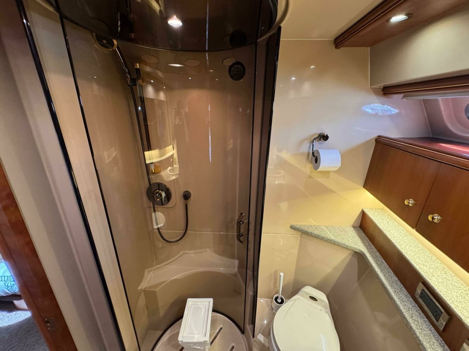 2002 Cruisers Yachts 4450 Express Motor Yacht - Photo 38