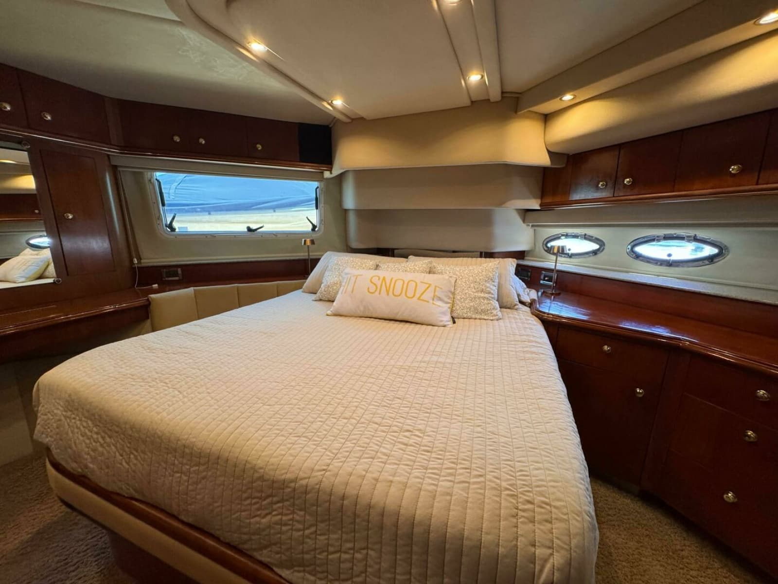 2002 Cruisers Yachts 4450 Express Motor Yacht - Photo 40