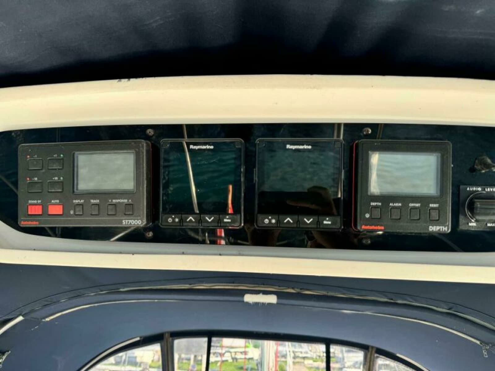 1995 Hunter 430 - Photo 16