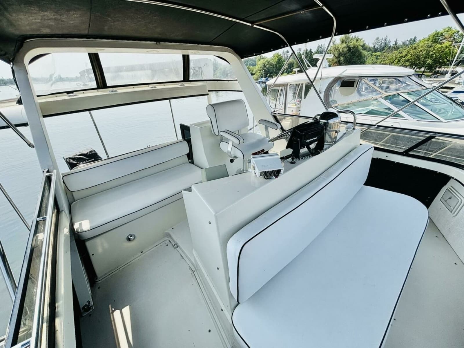 1988 Carver 3807 AFT CABIN - Photo 14