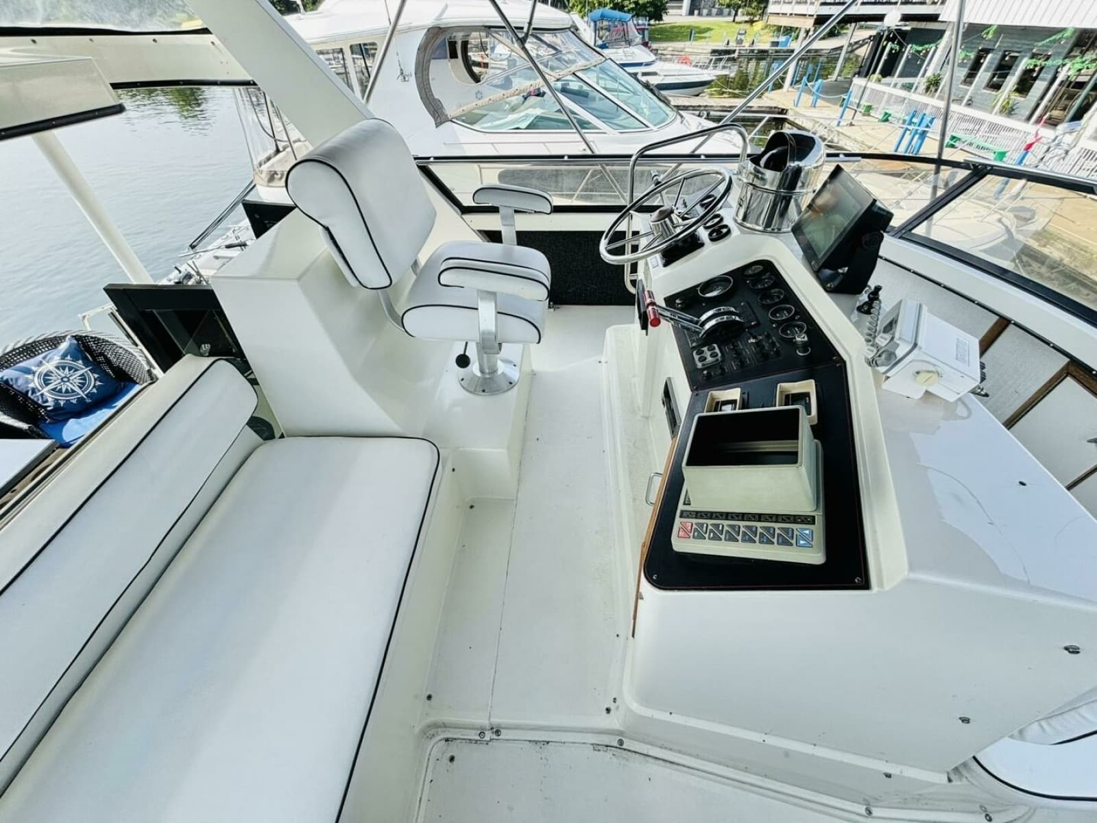 1988 Carver 3807 AFT CABIN - Photo 15