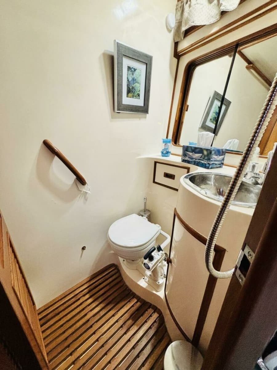 1987 President 35 AFT CABIN - Photo 20