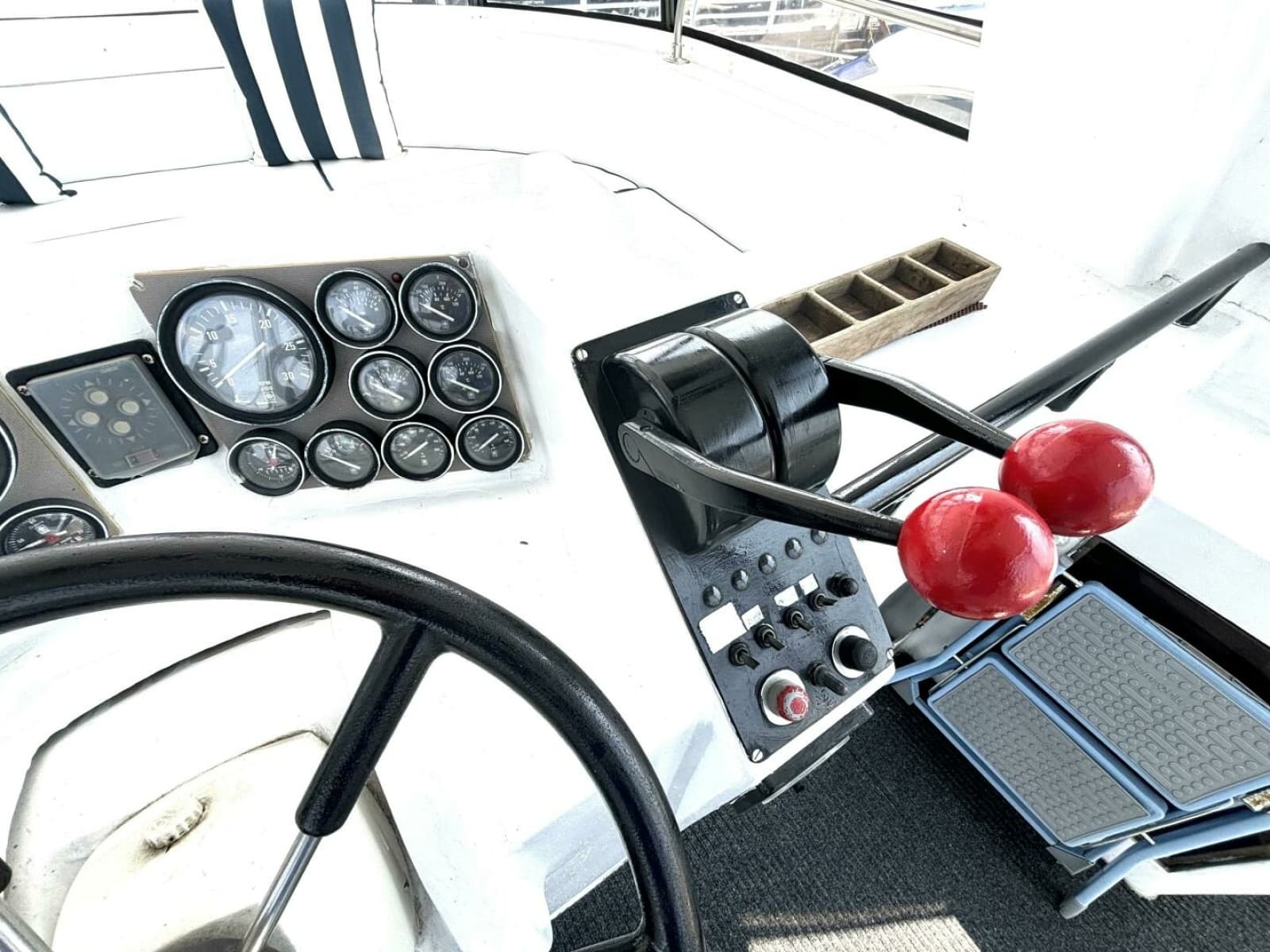 1987 Davidson 48 Sportfish - Photo 26