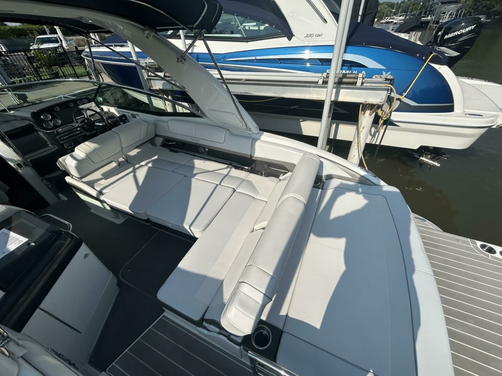2020 Formula 310SS - Photo 16