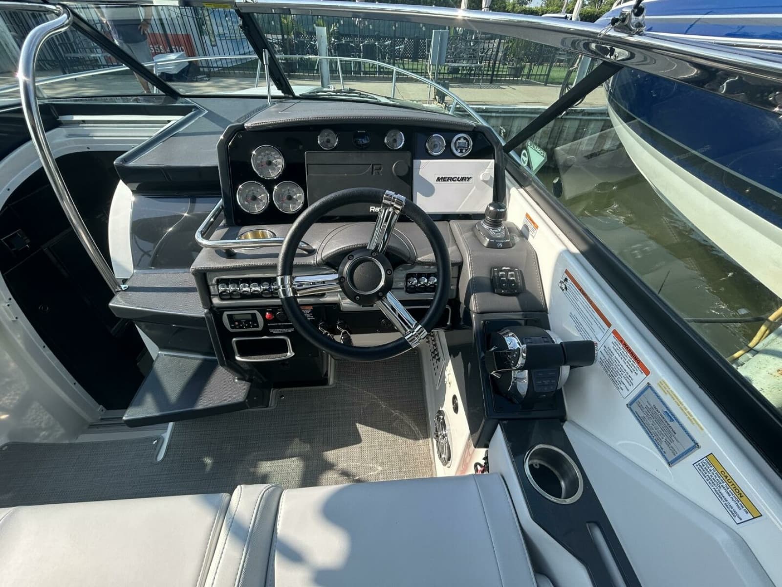 2020 Formula 310SS - Photo 31
