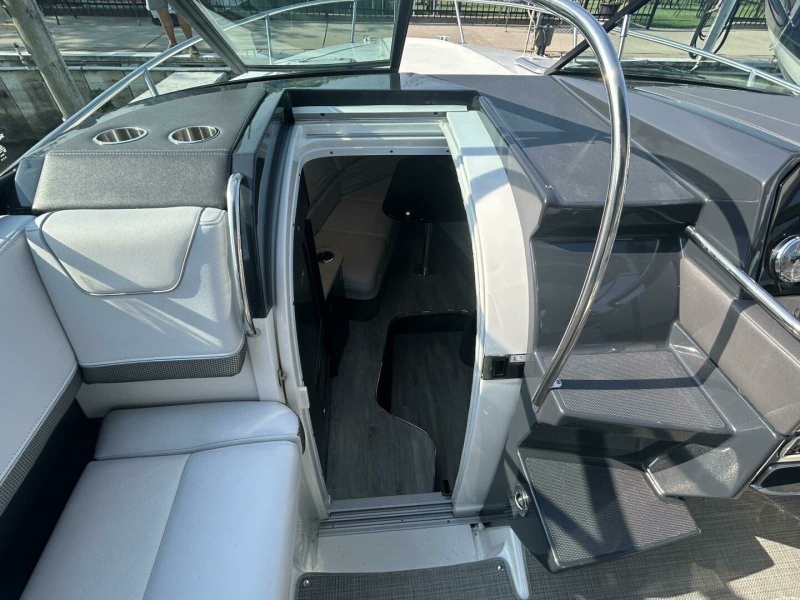 2020 Formula 310SS - Photo 47