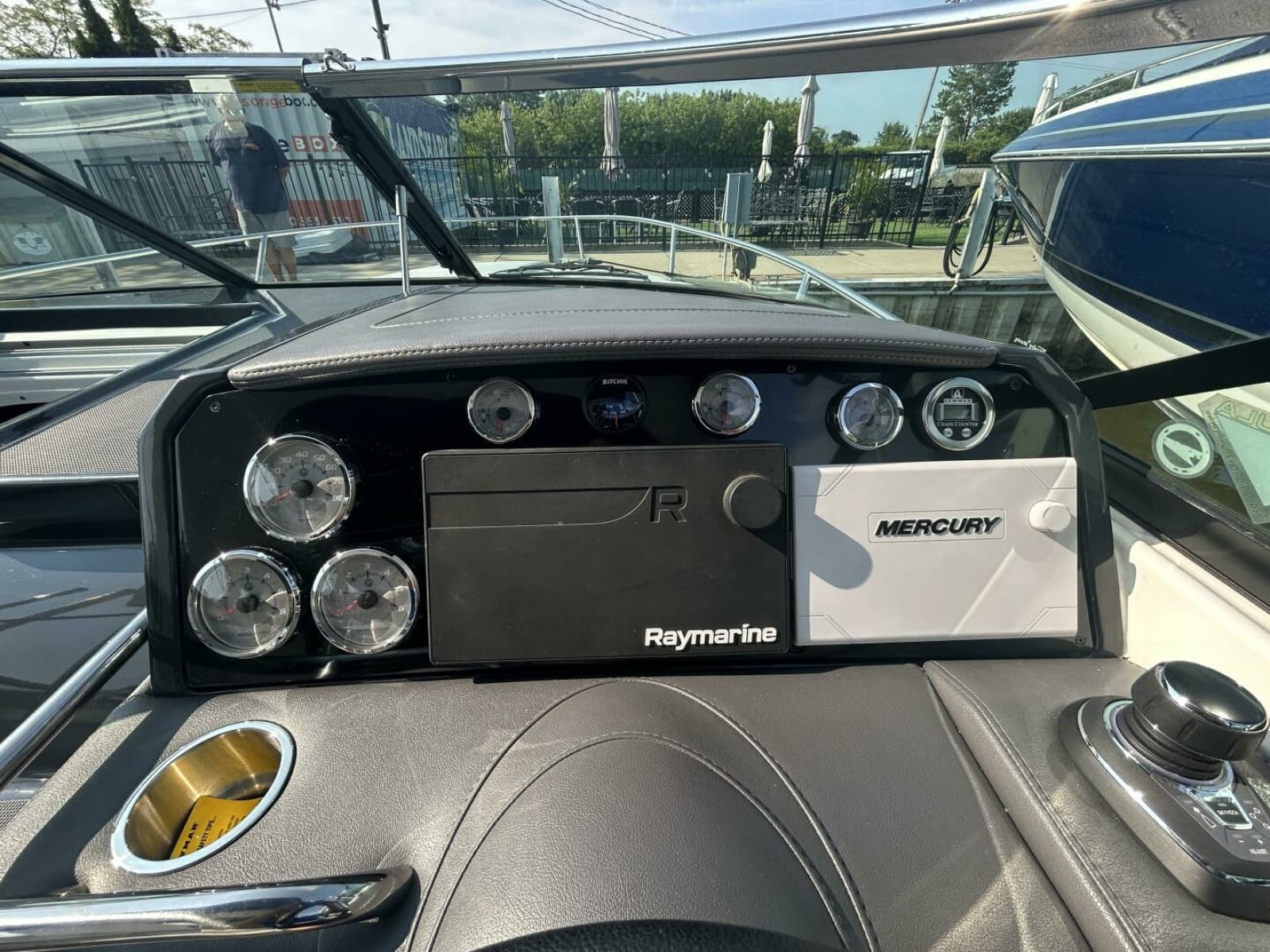 2020 Formula 310SS - Photo 38