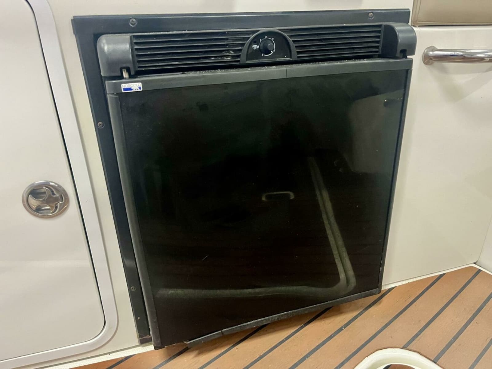 2011 Cruisers Yachts 330 Express - Photo 8
