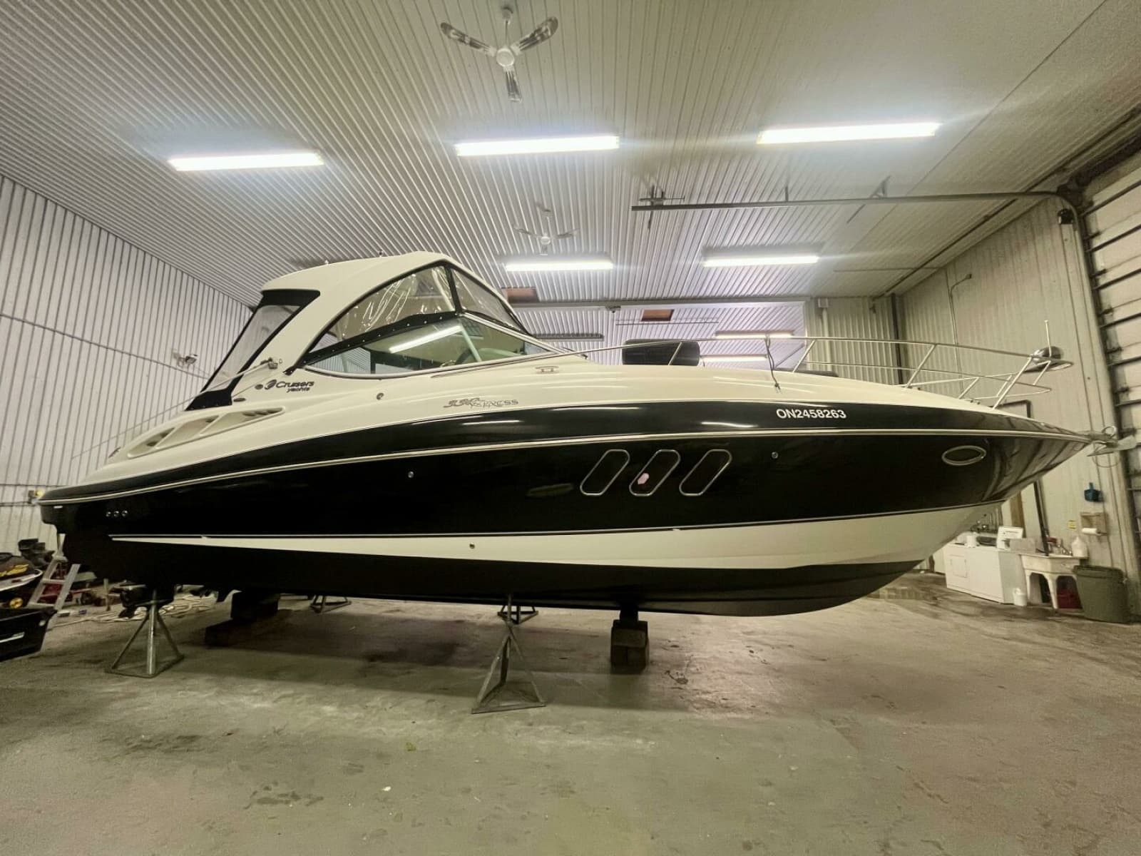 2011 Cruisers Yachts 330 Express - Photo 1