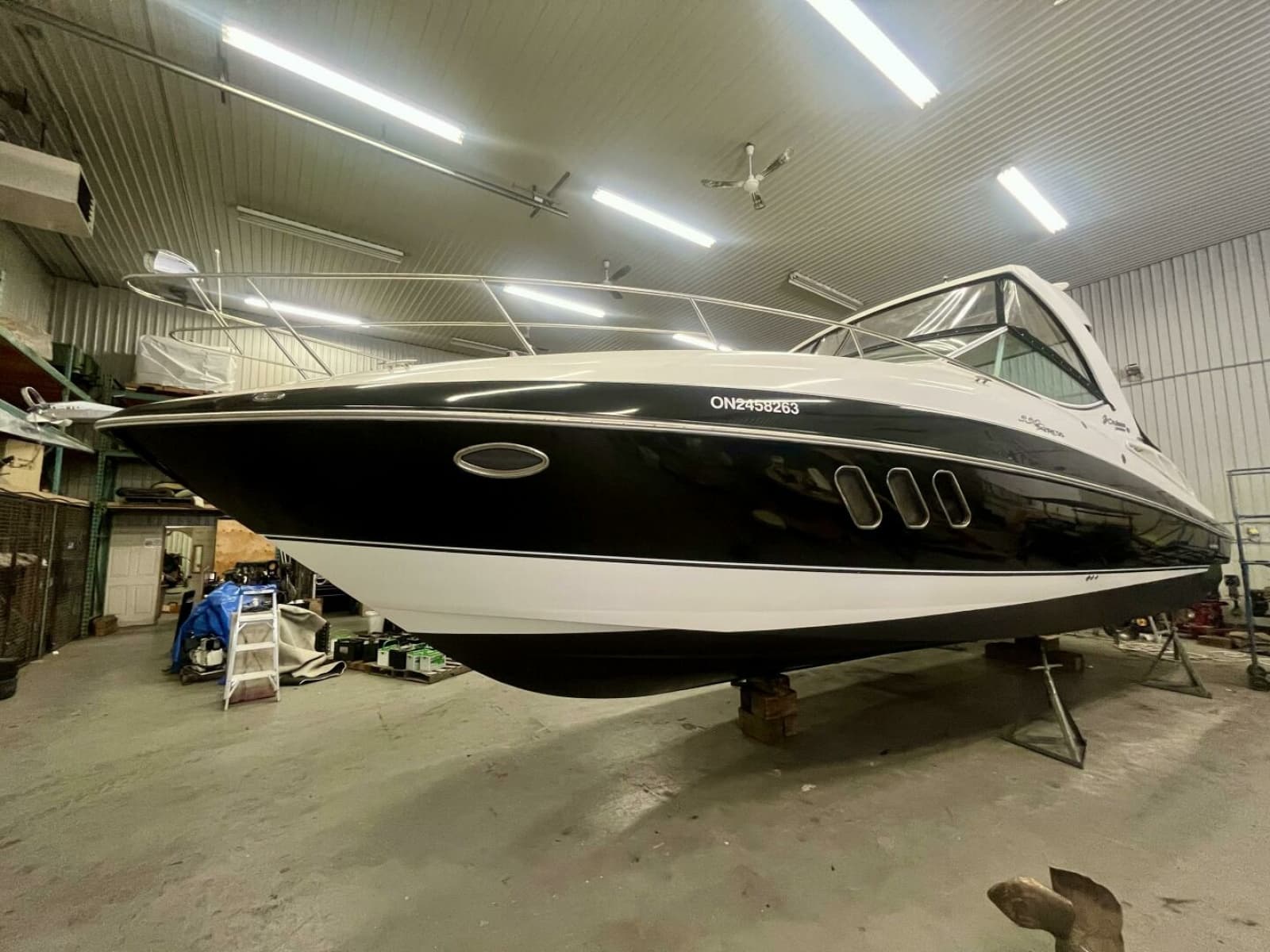2011 Cruisers Yachts 330 Express - Photo 2