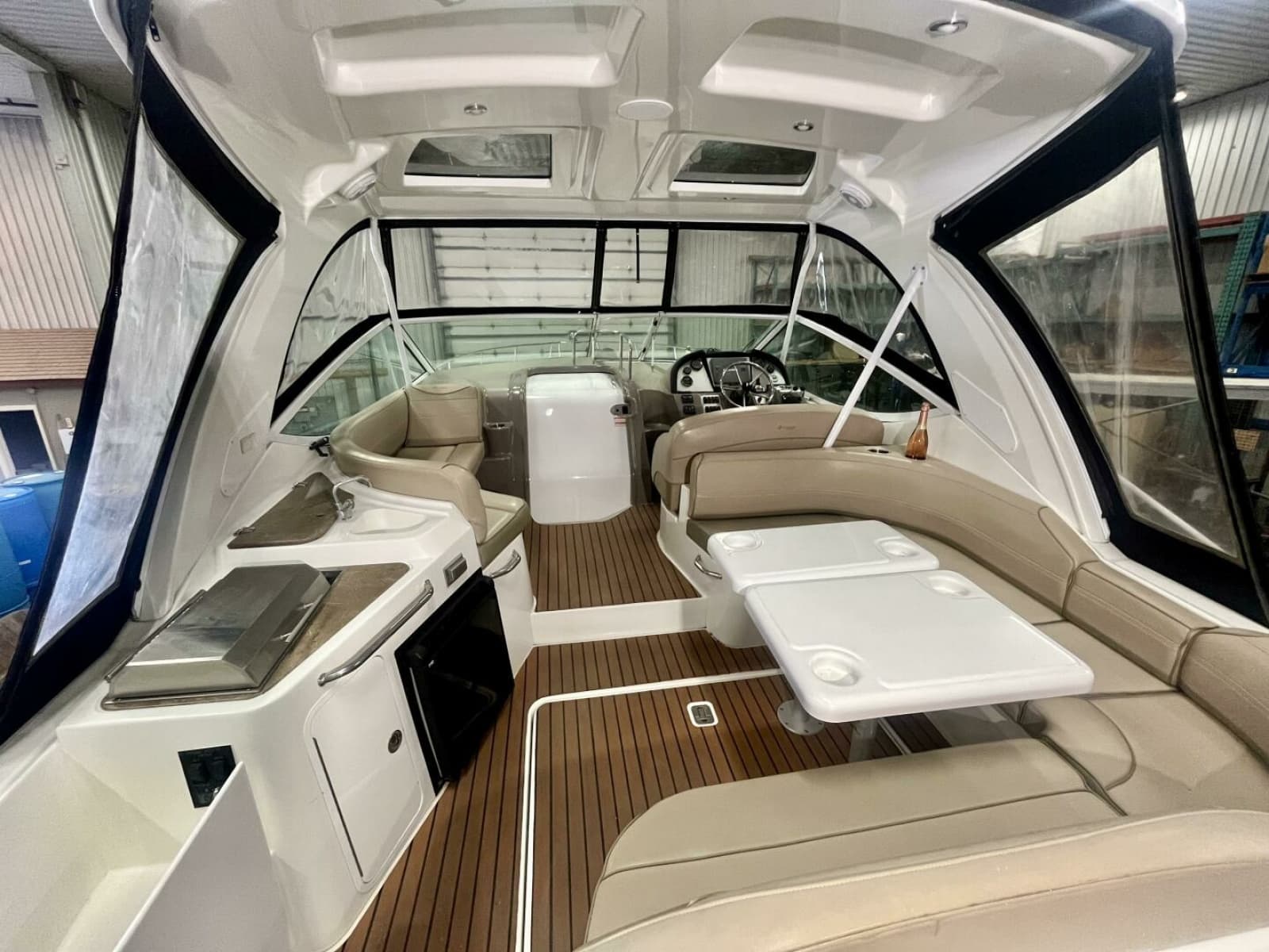 2011 Cruisers Yachts 330 Express - Photo 4