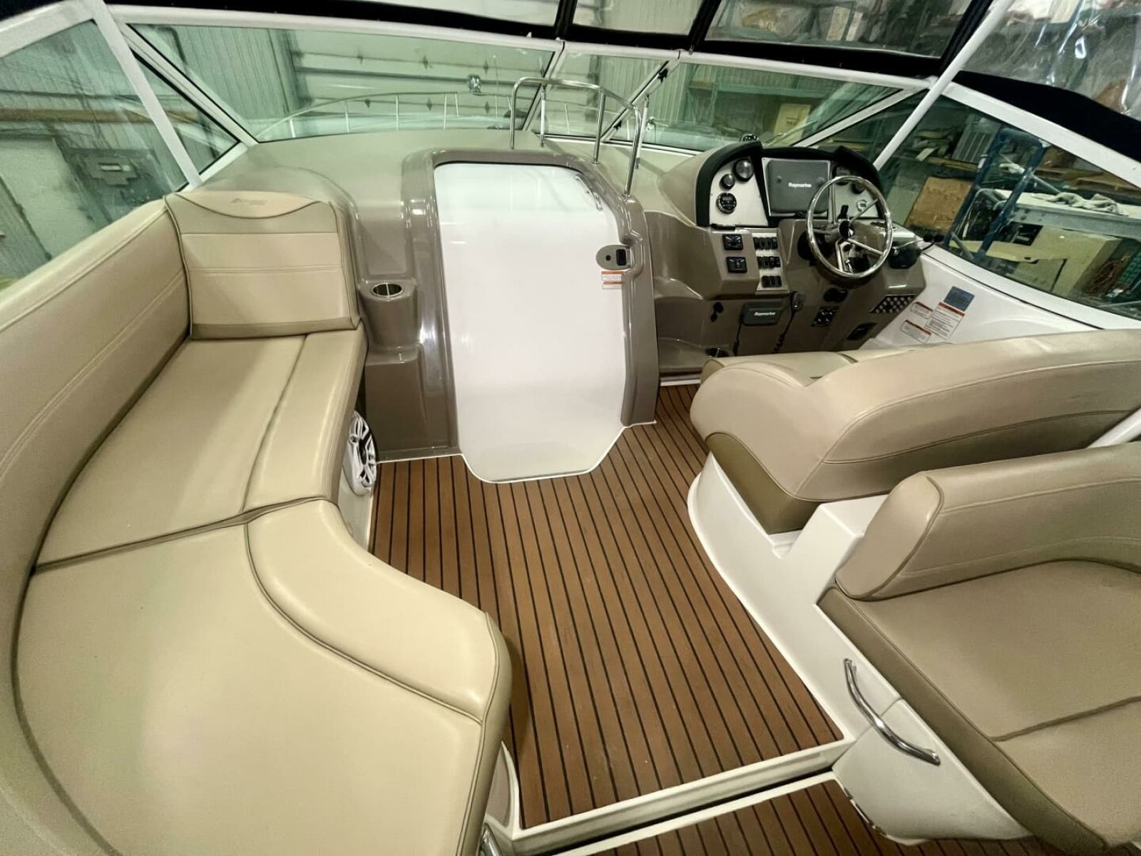 2011 Cruisers Yachts 330 Express - Photo 10
