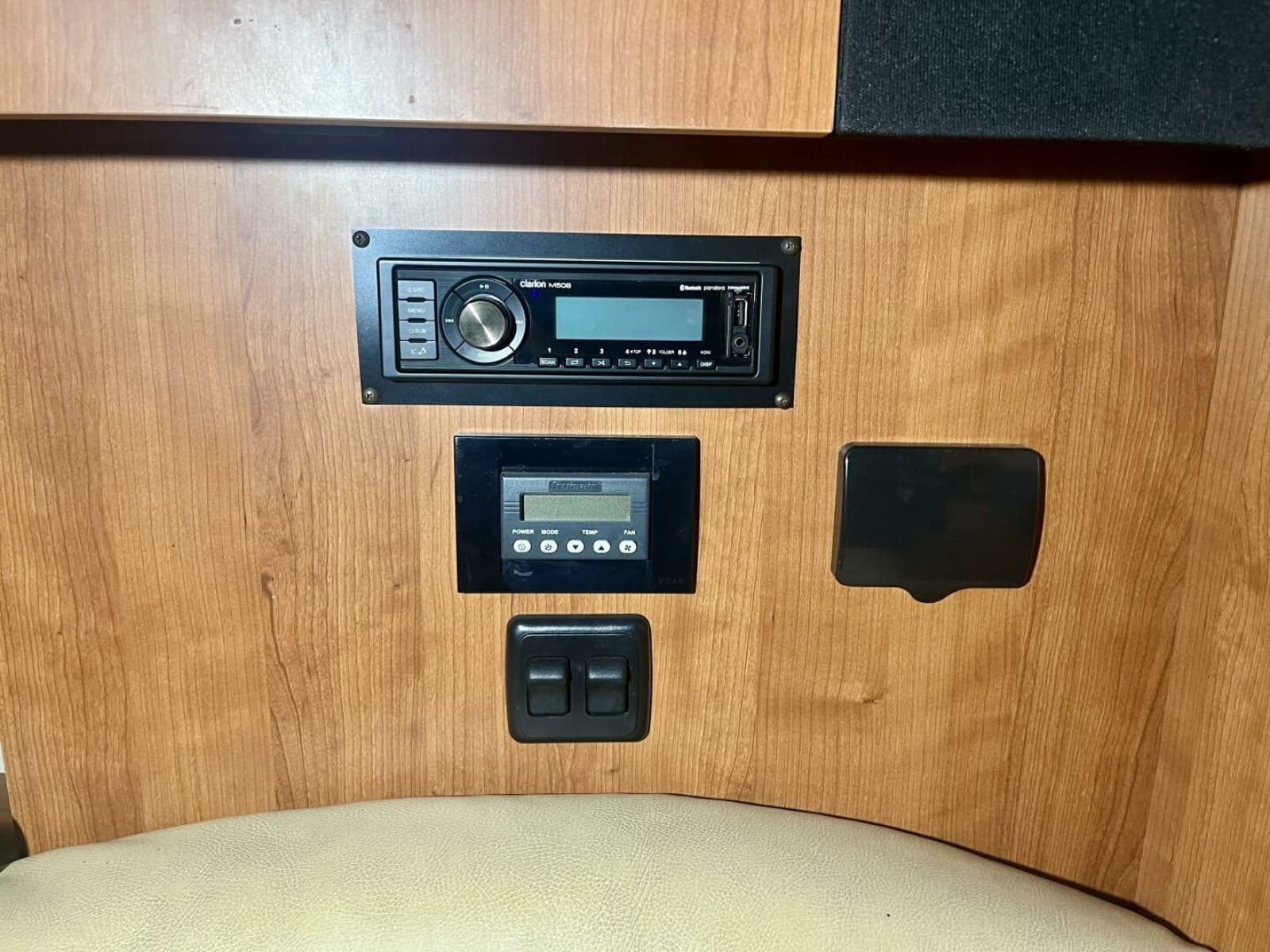 2011 Cruisers Yachts 330 Express - Photo 21