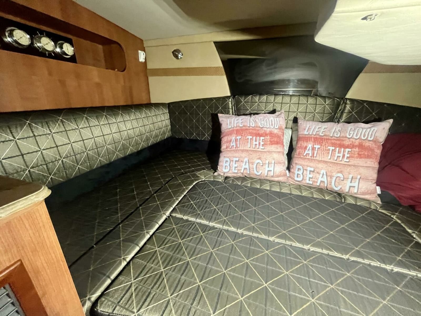 2011 Cruisers Yachts 330 Express - Photo 26