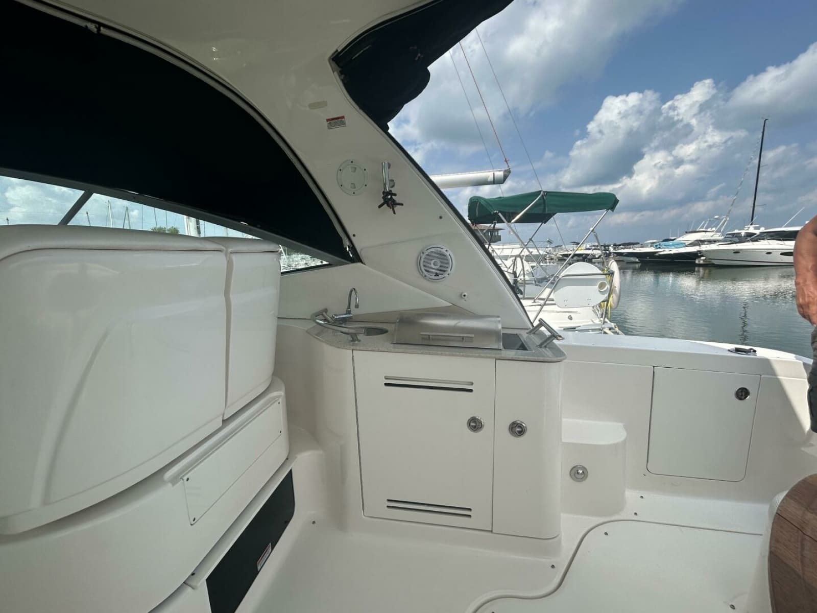 2010 Sea Ray 370 Sundancer - Photo 10