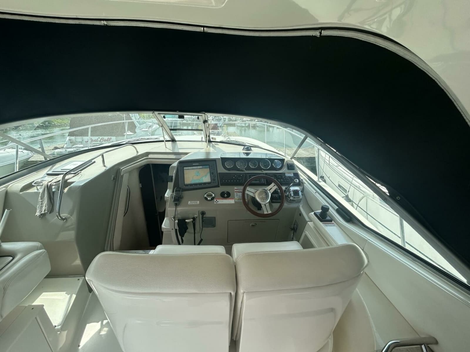 2010 Sea Ray 370 Sundancer - Photo 16