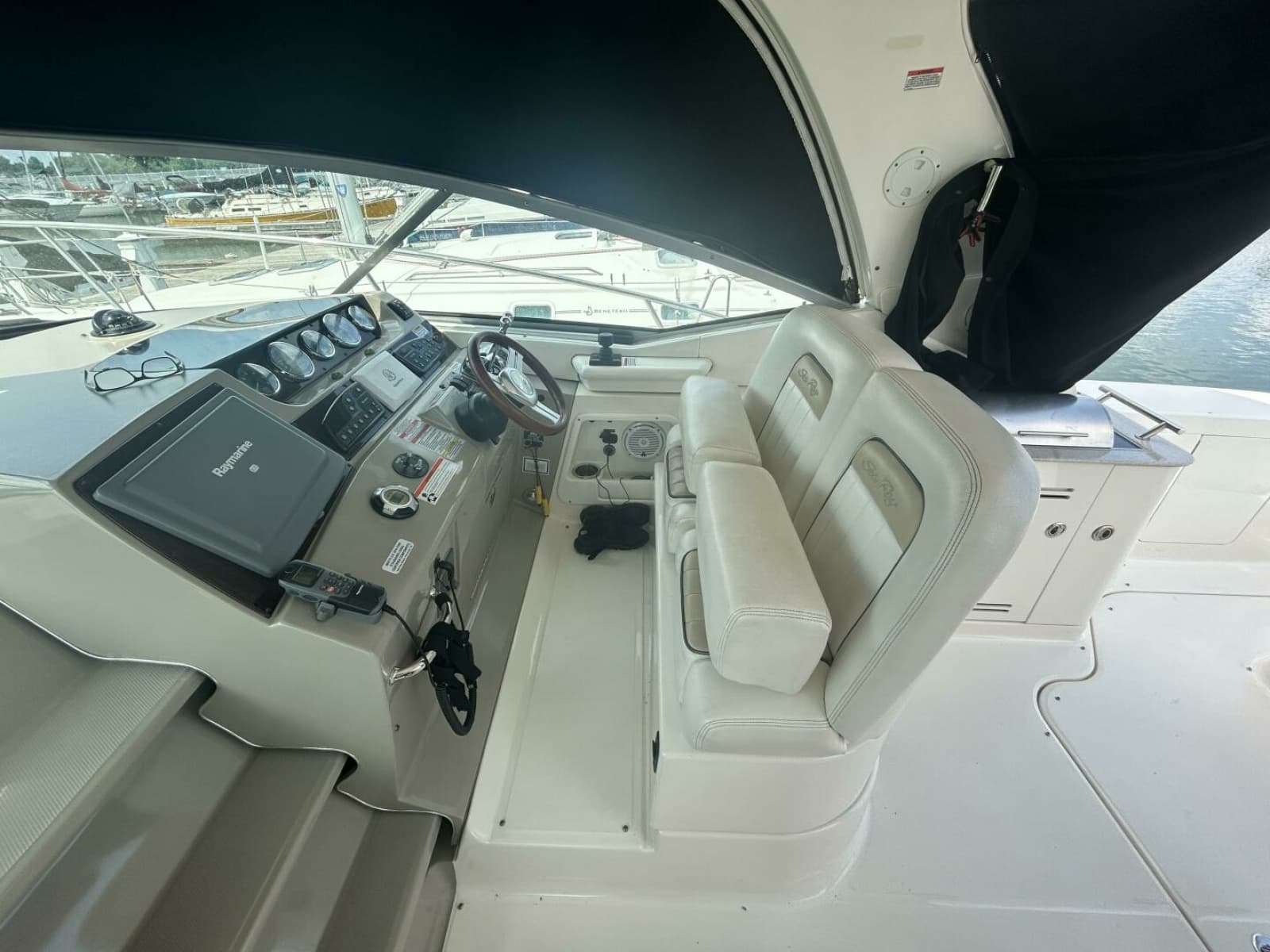 2010 Sea Ray 370 Sundancer - Photo 18