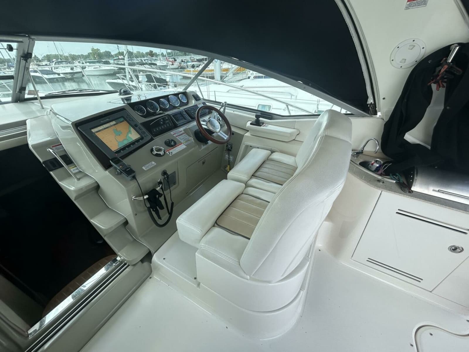 2010 Sea Ray 370 Sundancer - Photo 17