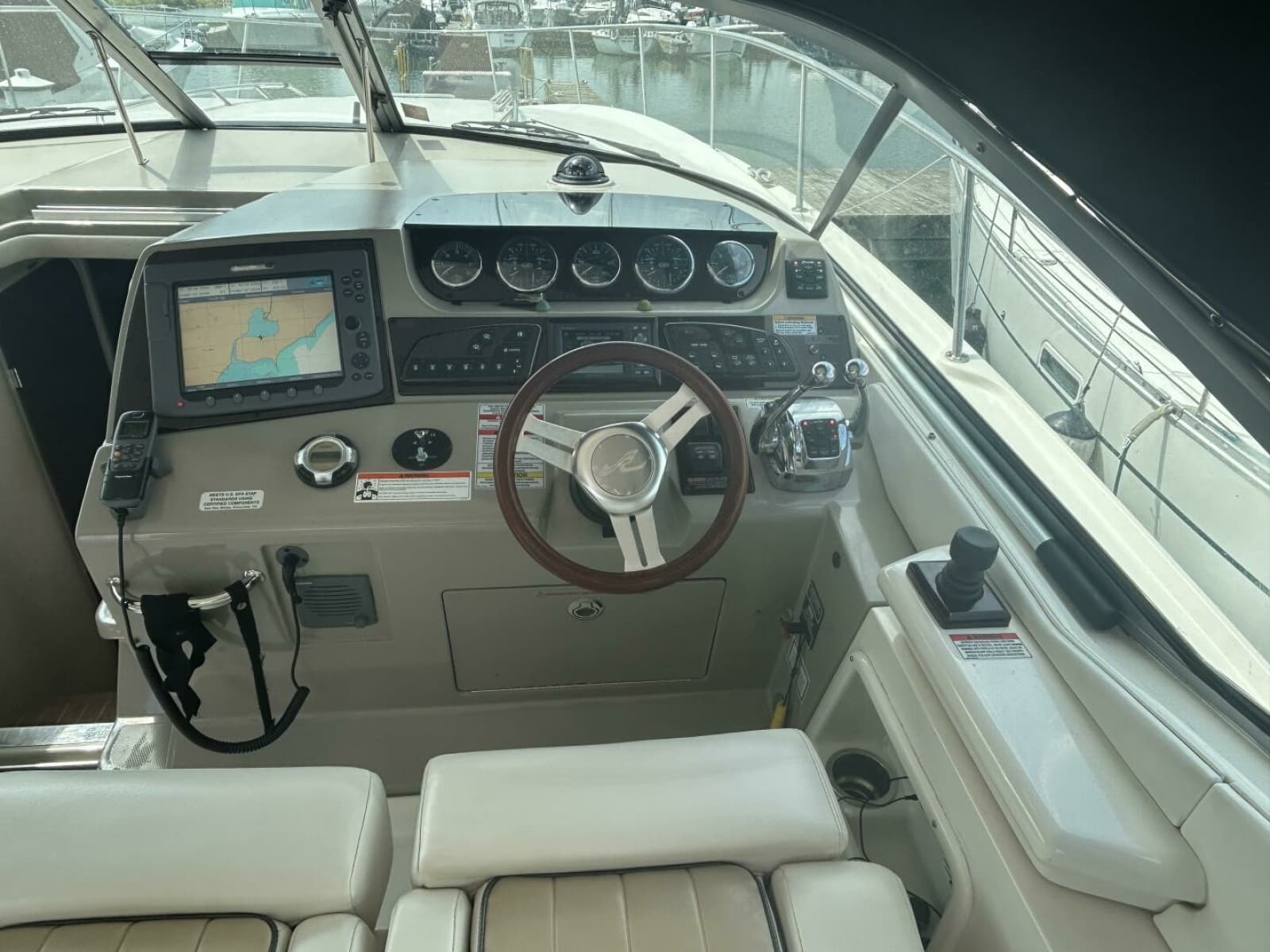2010 Sea Ray 370 Sundancer - Photo 19