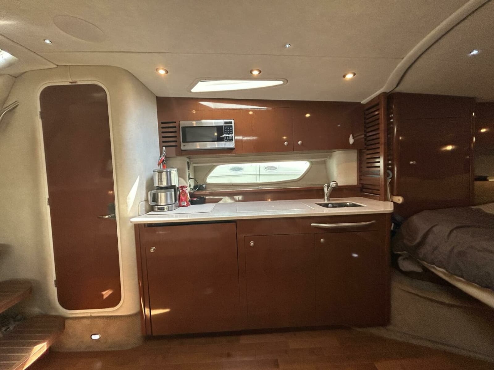 2010 Sea Ray 370 Sundancer - Photo 36