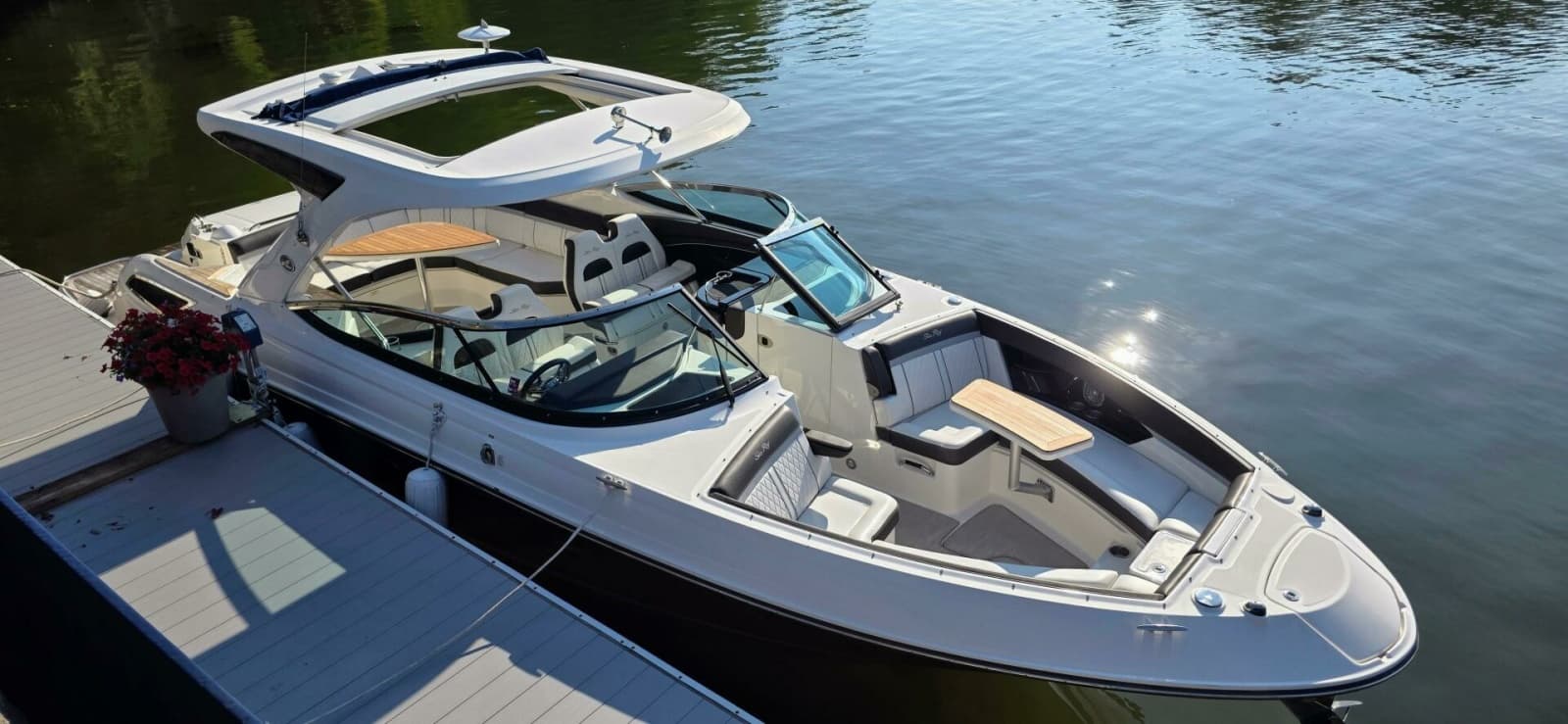 2019 Sea Ray 350 SLX - Photo 1