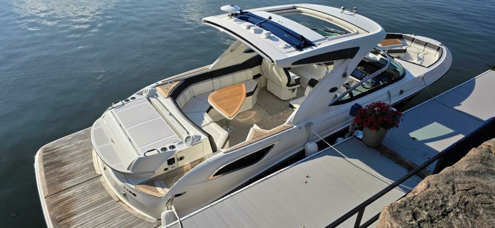 2019 Sea Ray 350 SLX - Photo 2