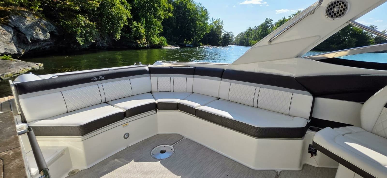 2019 Sea Ray 350 SLX - Photo 13