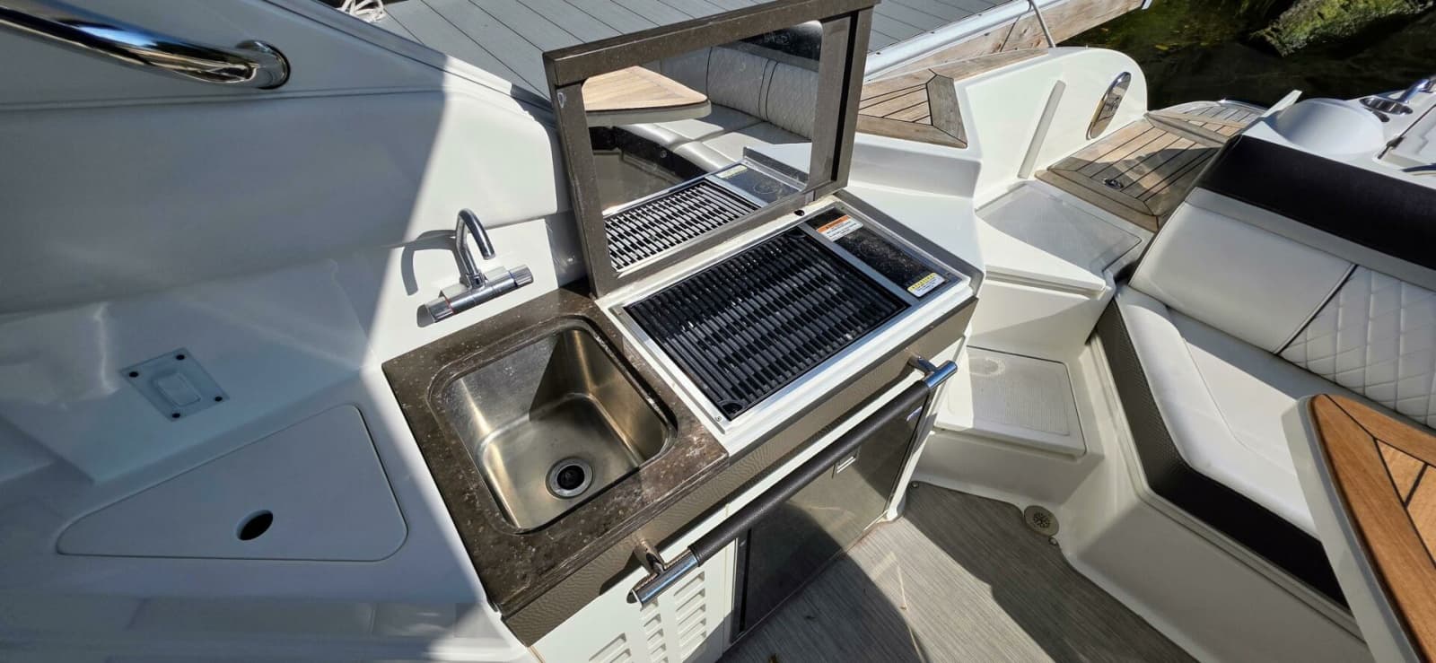 2019 Sea Ray 350 SLX - Photo 17
