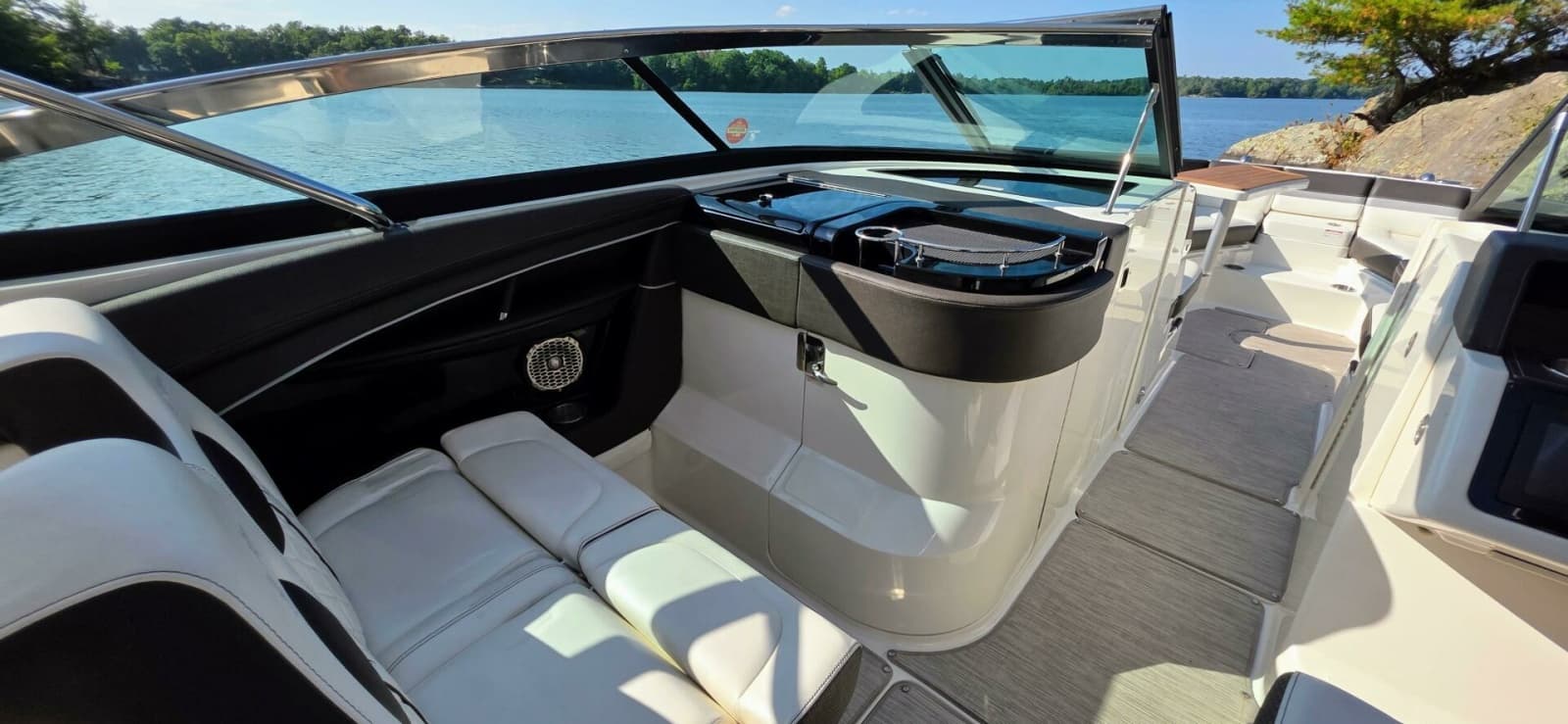 2019 Sea Ray 350 SLX - Photo 19