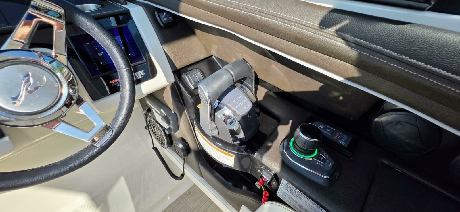 2019 Sea Ray 350 SLX - Photo 22