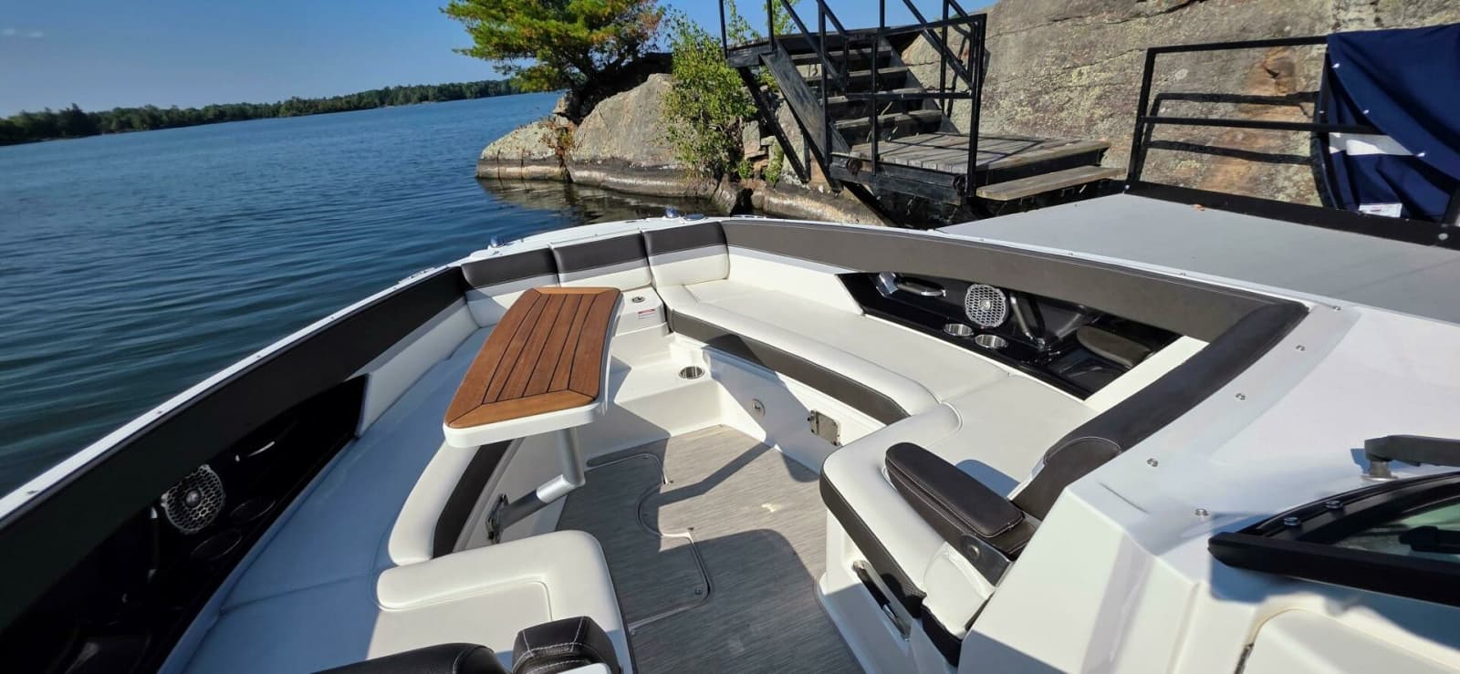 2019 Sea Ray 350 SLX - Photo 27