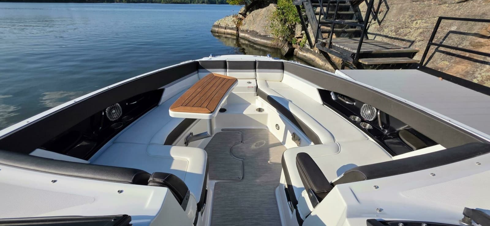 2019 Sea Ray 350 SLX - Photo 28