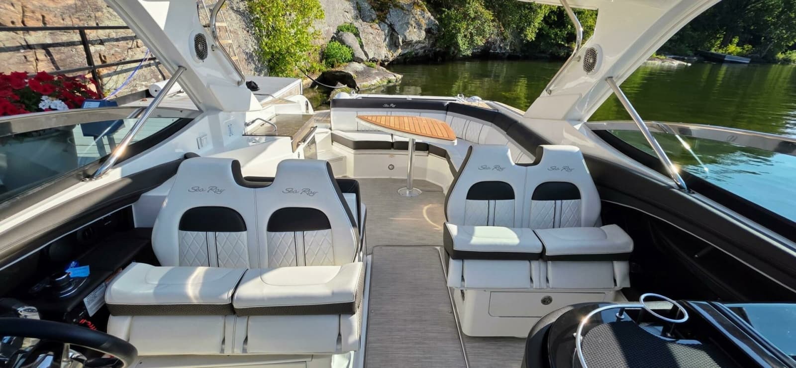 2019 Sea Ray 350 SLX - Photo 30