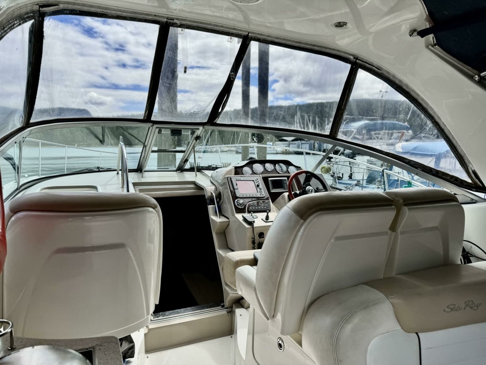 2008 Sea Ray 330 Sundancer - Photo 16