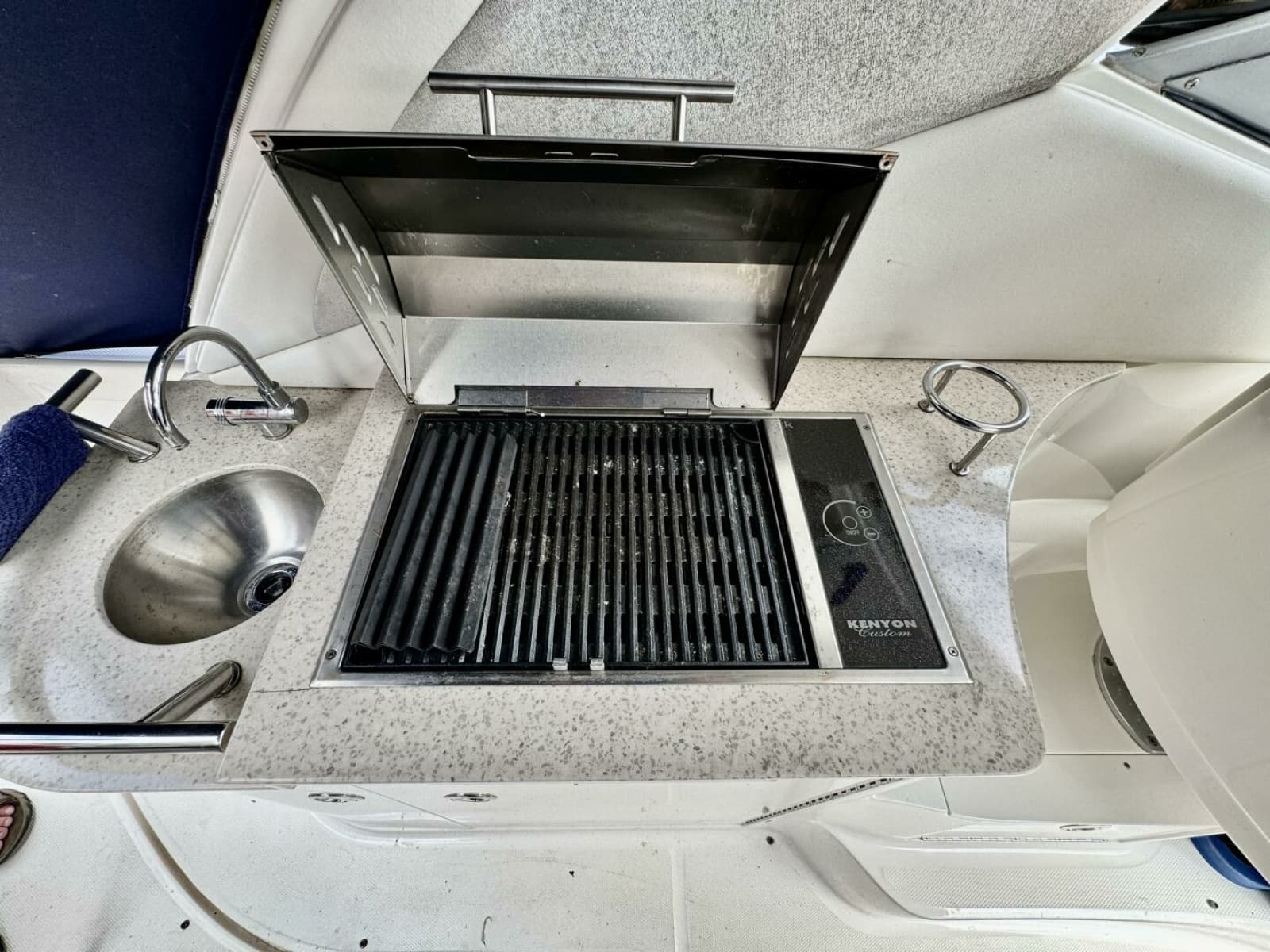 2008 Sea Ray 330 Sundancer - Photo 20