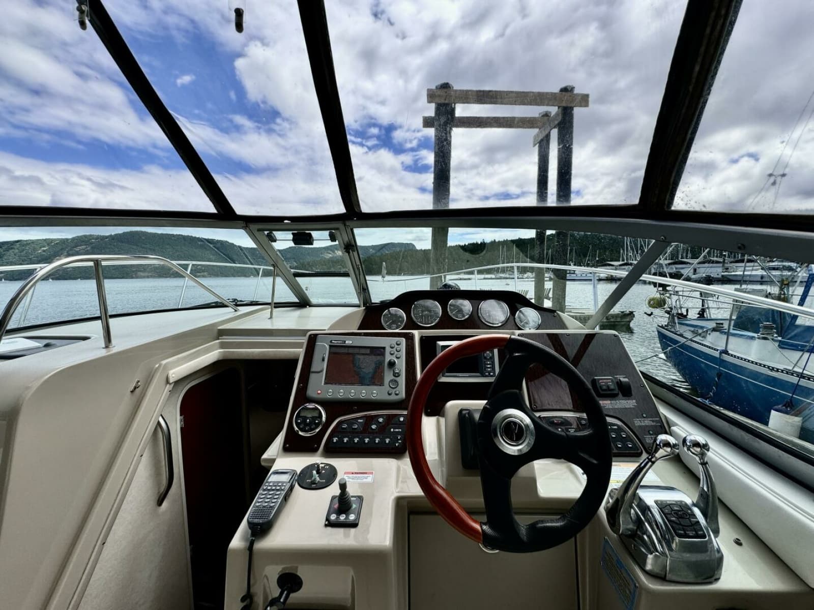 2008 Sea Ray 330 Sundancer - Photo 25