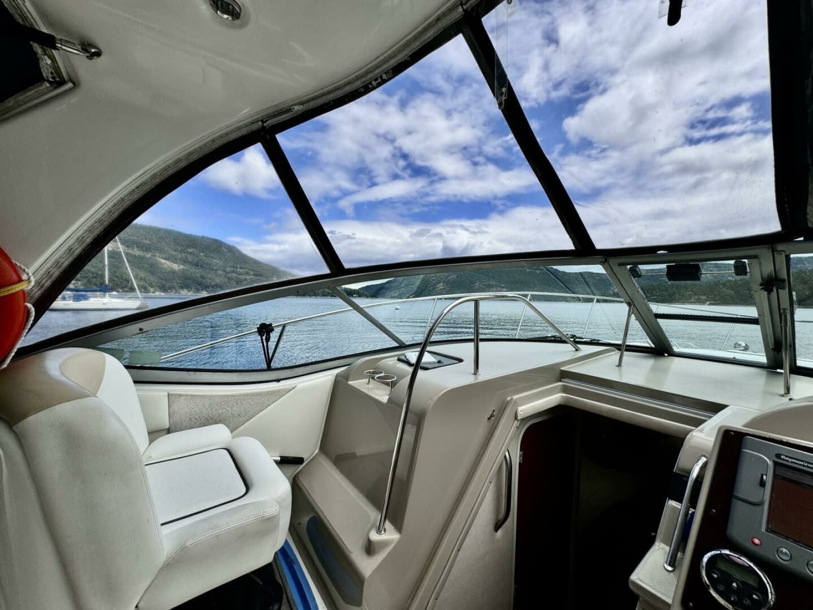 2008 Sea Ray 330 Sundancer - Photo 32