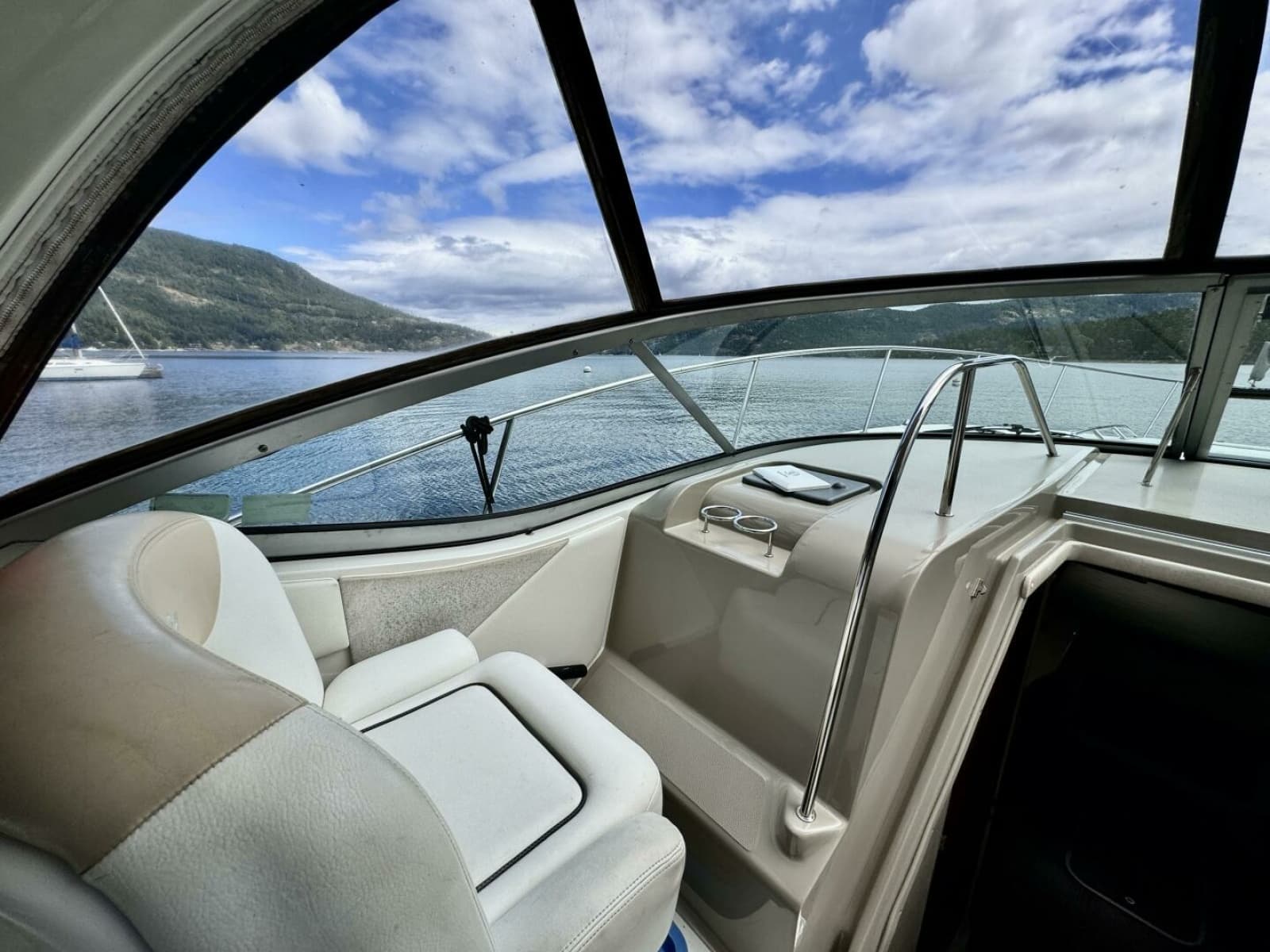2008 Sea Ray 330 Sundancer - Photo 33