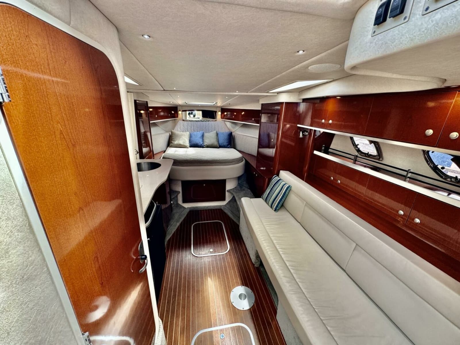 2008 Sea Ray 330 Sundancer - Photo 44