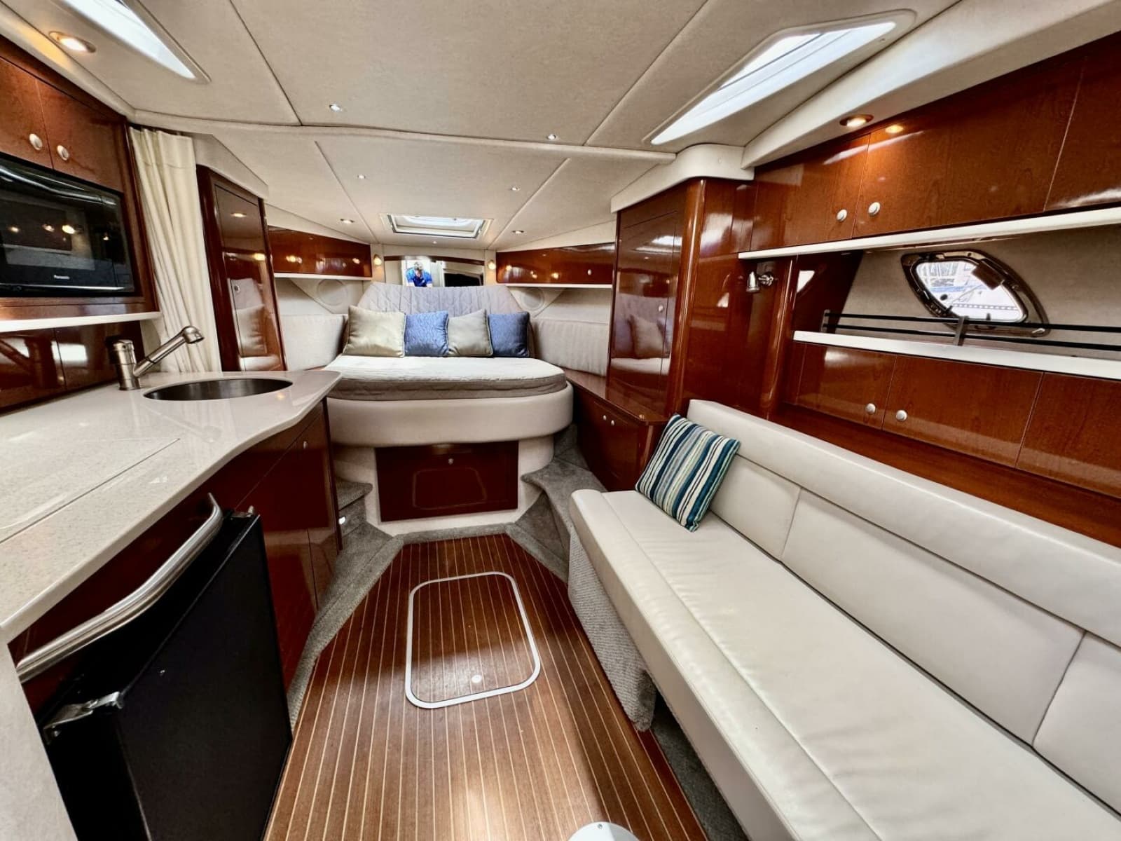 2008 Sea Ray 330 Sundancer - Photo 45
