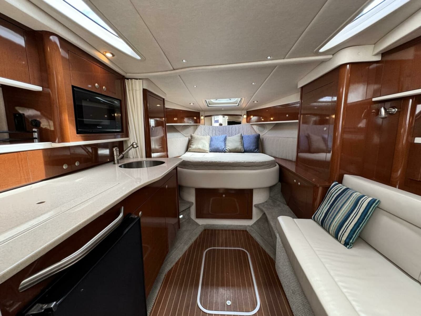2008 Sea Ray 330 Sundancer - Photo 46