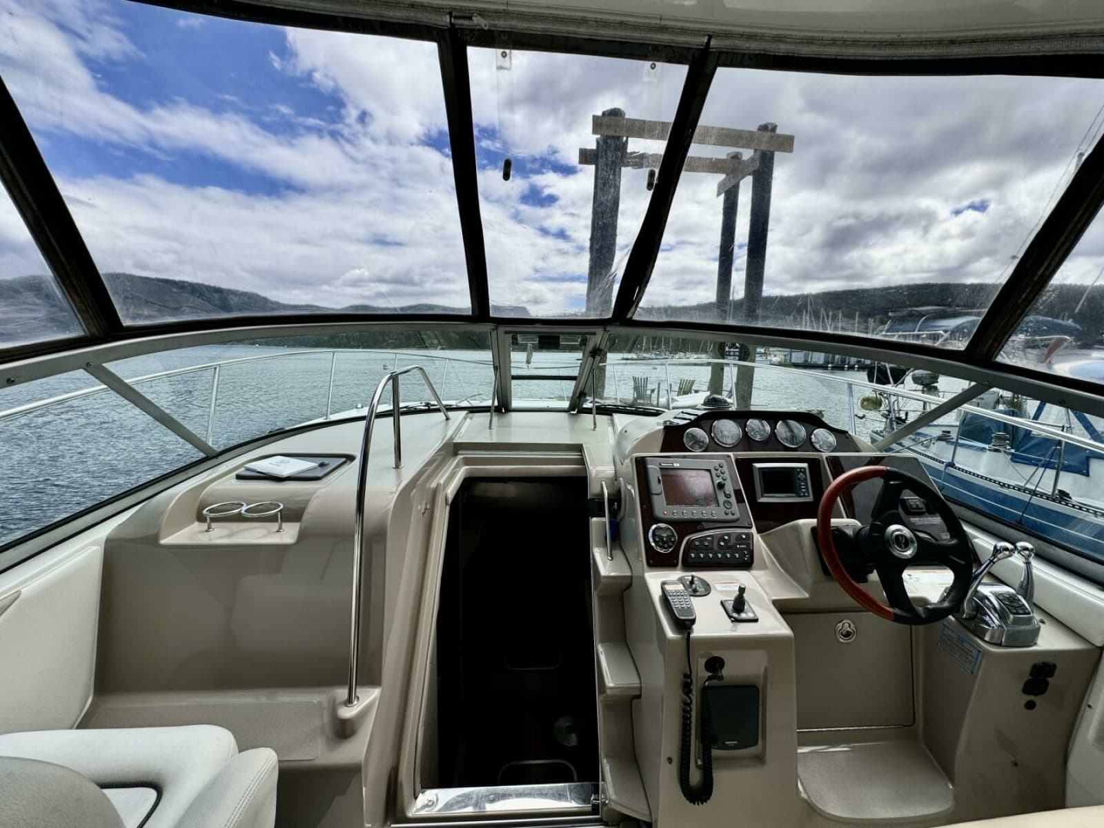 2008 Sea Ray 330 Sundancer - Photo 23