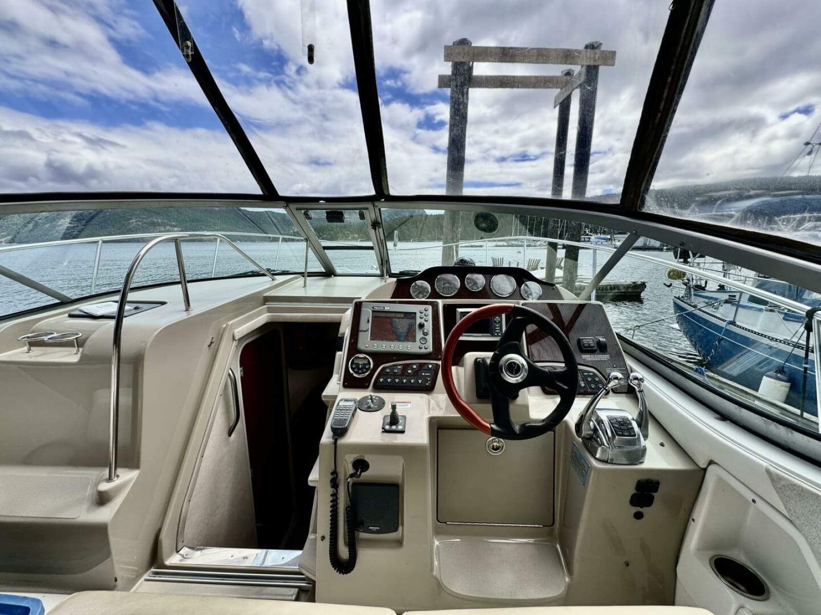 2008 Sea Ray 330 Sundancer - Photo 24