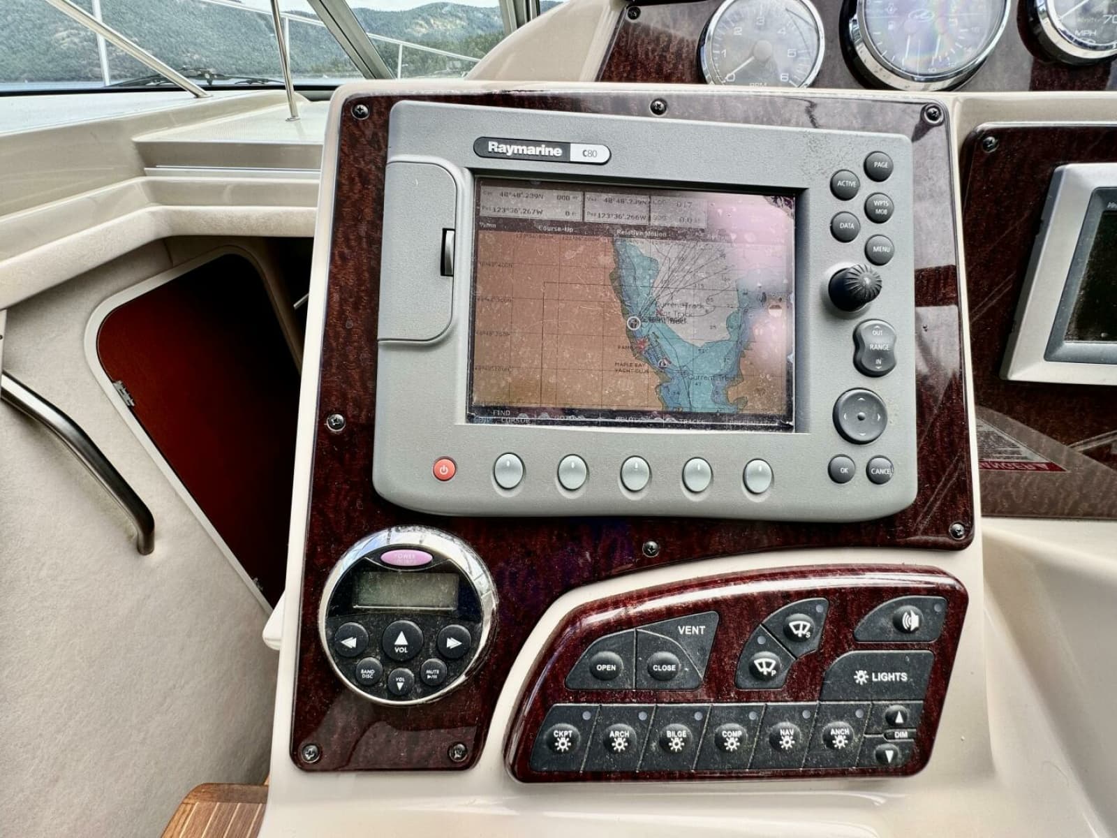 2008 Sea Ray 330 Sundancer - Photo 29