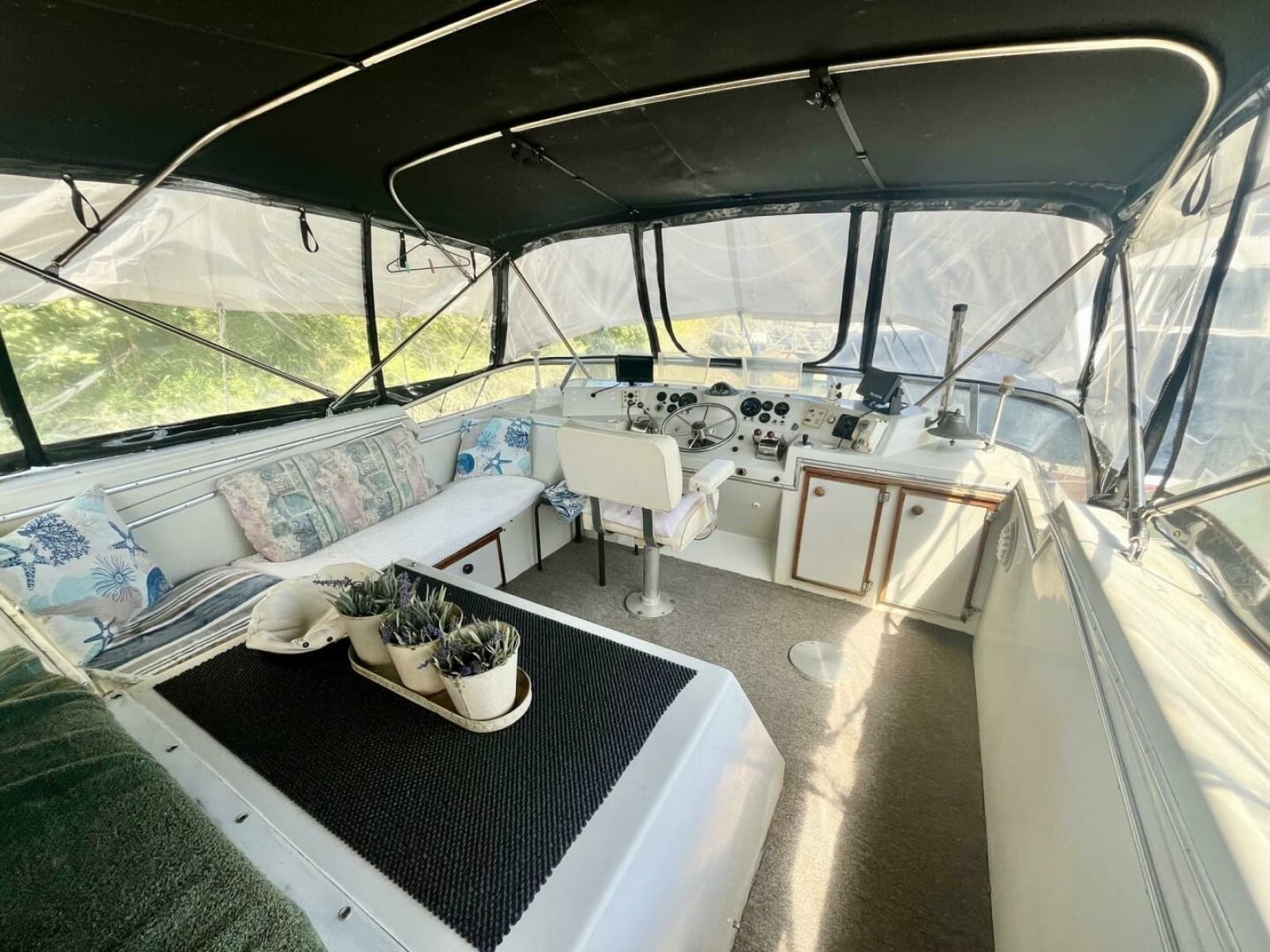 1983 Uniflite Double Cabin - Photo 11
